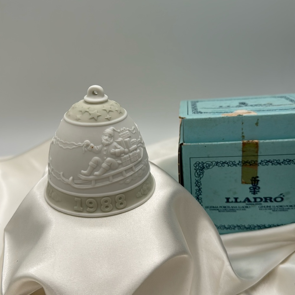 1988 Lladro Christmas Bell